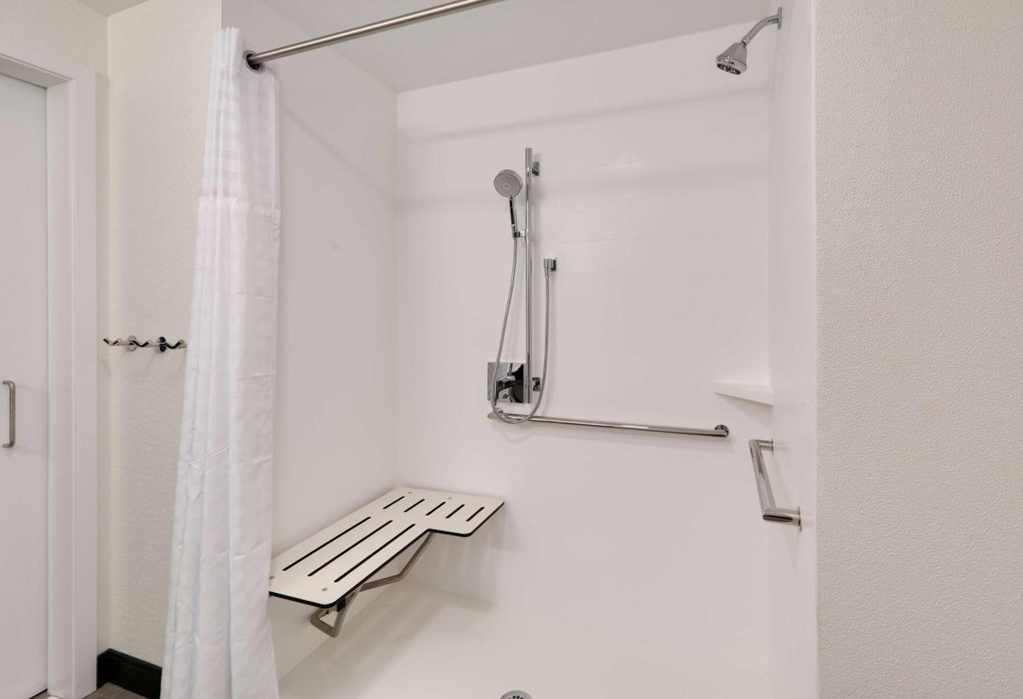 Homewood By Hilton Irvine Spectrum Forest Hotel 3*