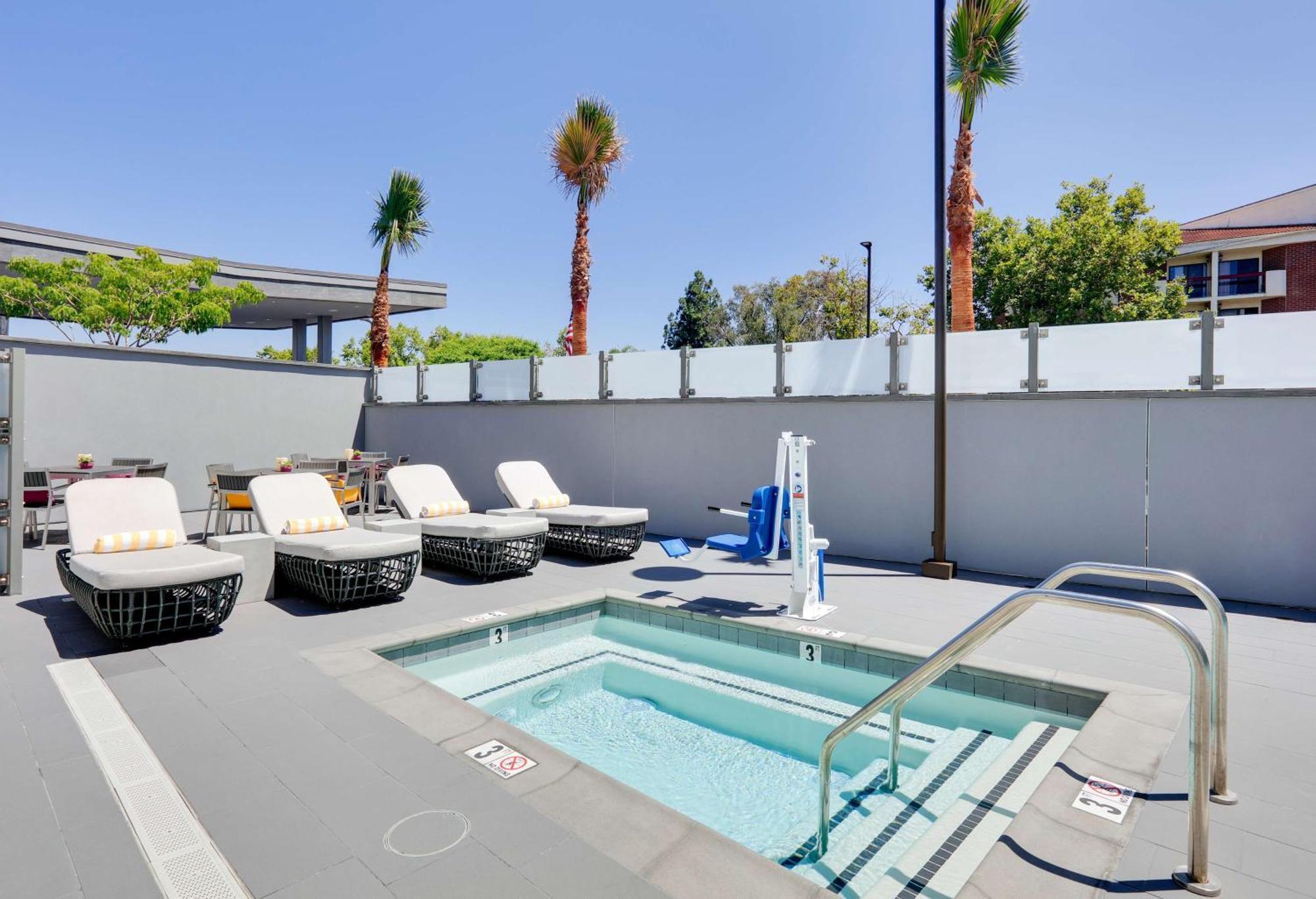 Hotel Homewood By Hilton Irvine Spectrum Forest 3*